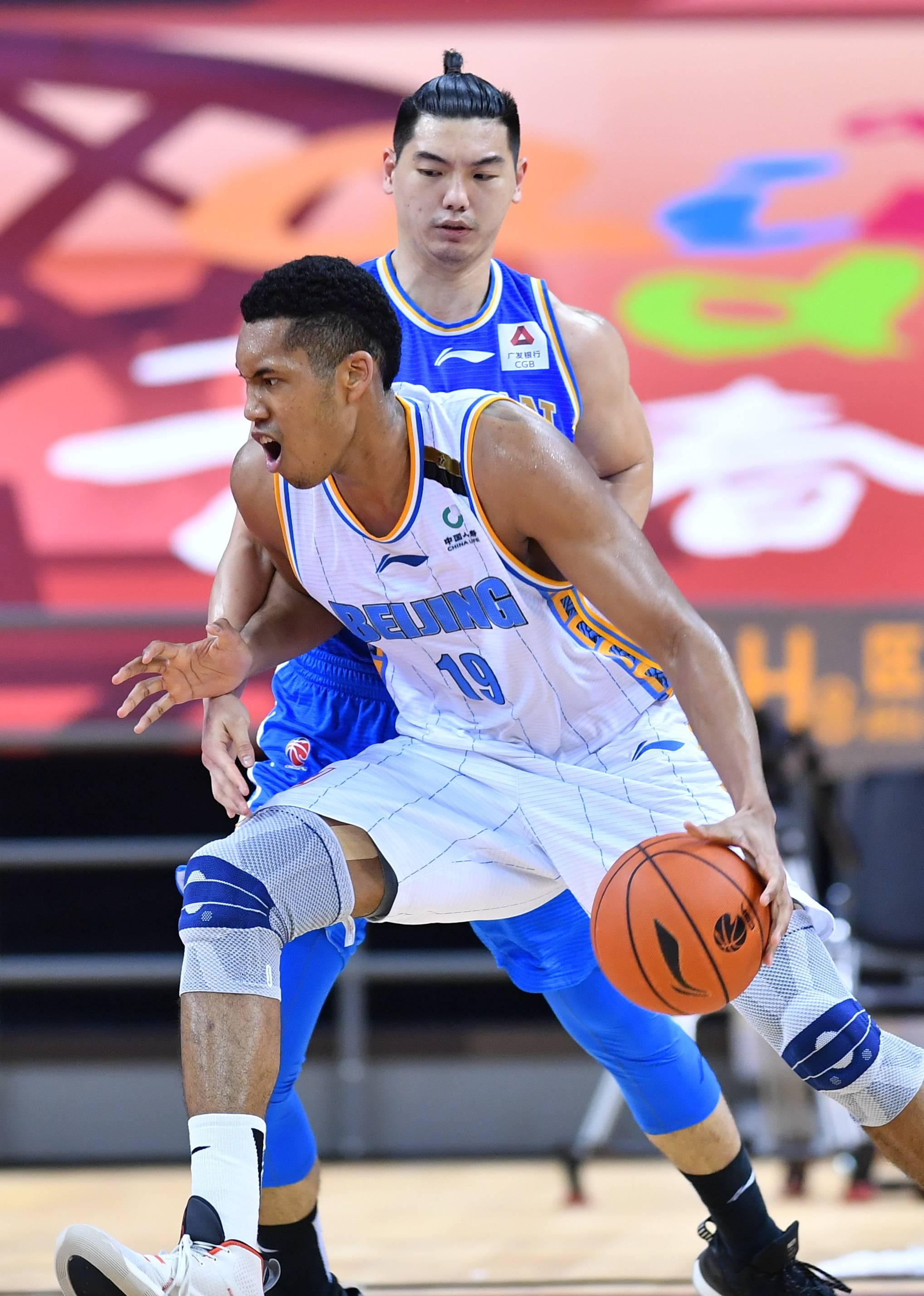 两人在欧洲 两人在欧洲